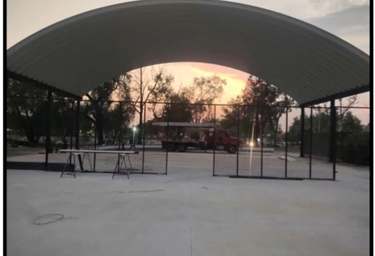 Cubierta de canchas de pádel en el Deportivo Oceanía