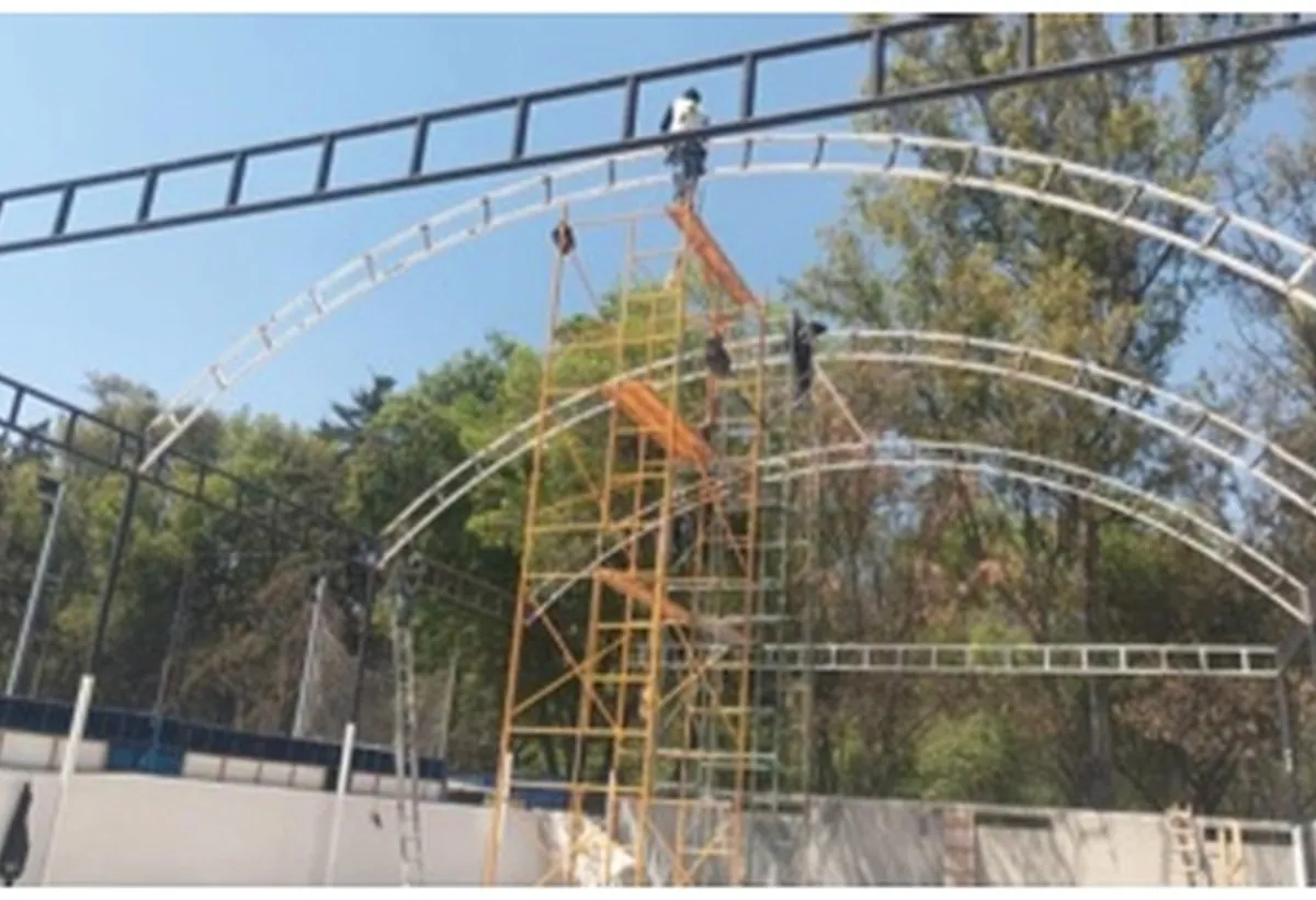 Estructura de tres canchas de pádel en Naucalpan